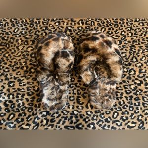 Women’s Slippers by EMU Australia!